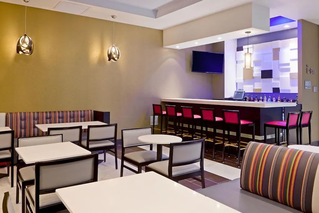 Fairfield Inn & Suites By Marriott New York Queens/Queensboro Bridge Hotel