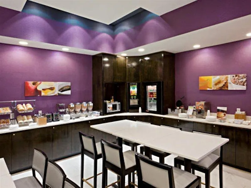 Fairfield Inn & Suites By Marriott New York Queens/Queensboro Bridge Hotel